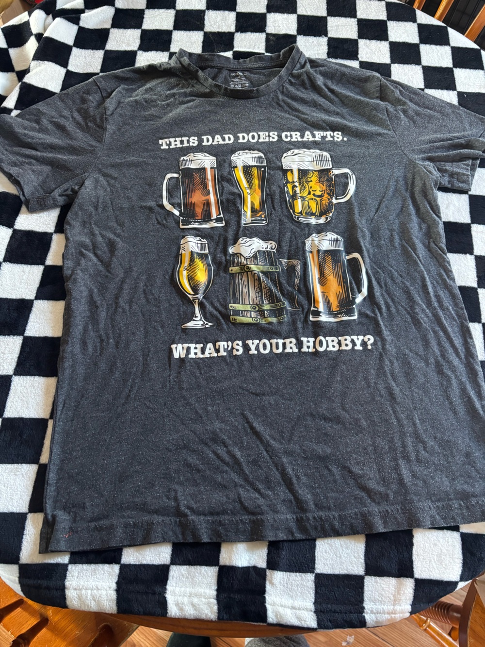 Men's large Gray Graphic Tee - 'This Dad Does Crafts'